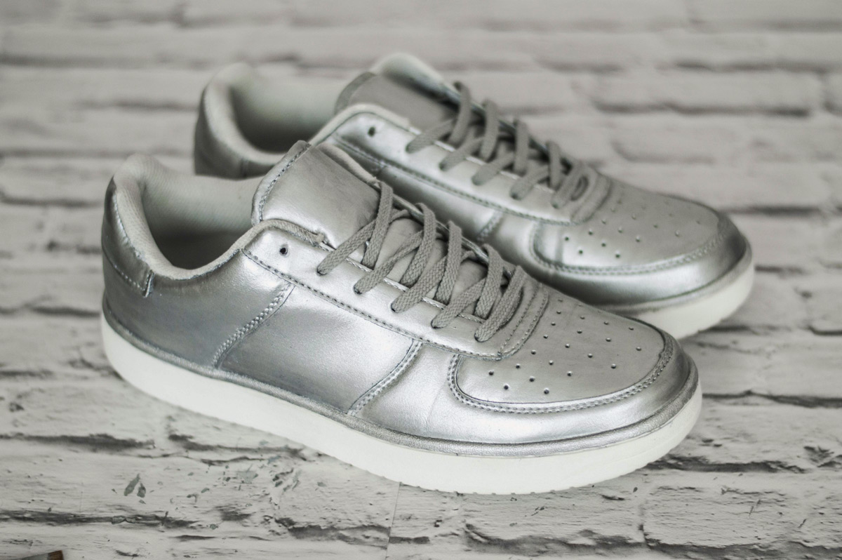 Как перекрасить белые кроссовки в серебряный цвет с помощью Tarrago | Waxa Shop