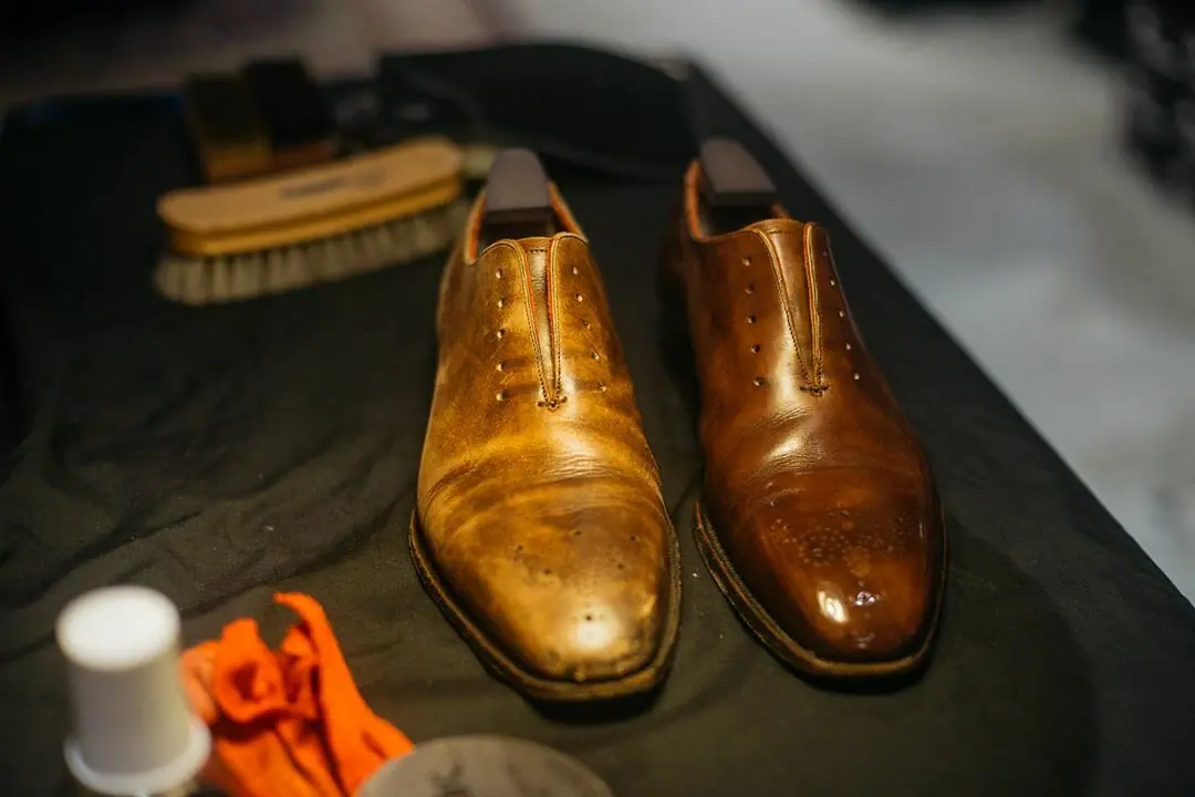 Восстановление обуви из телячьей кожи с помощью средств Saphir | Waxa Shop